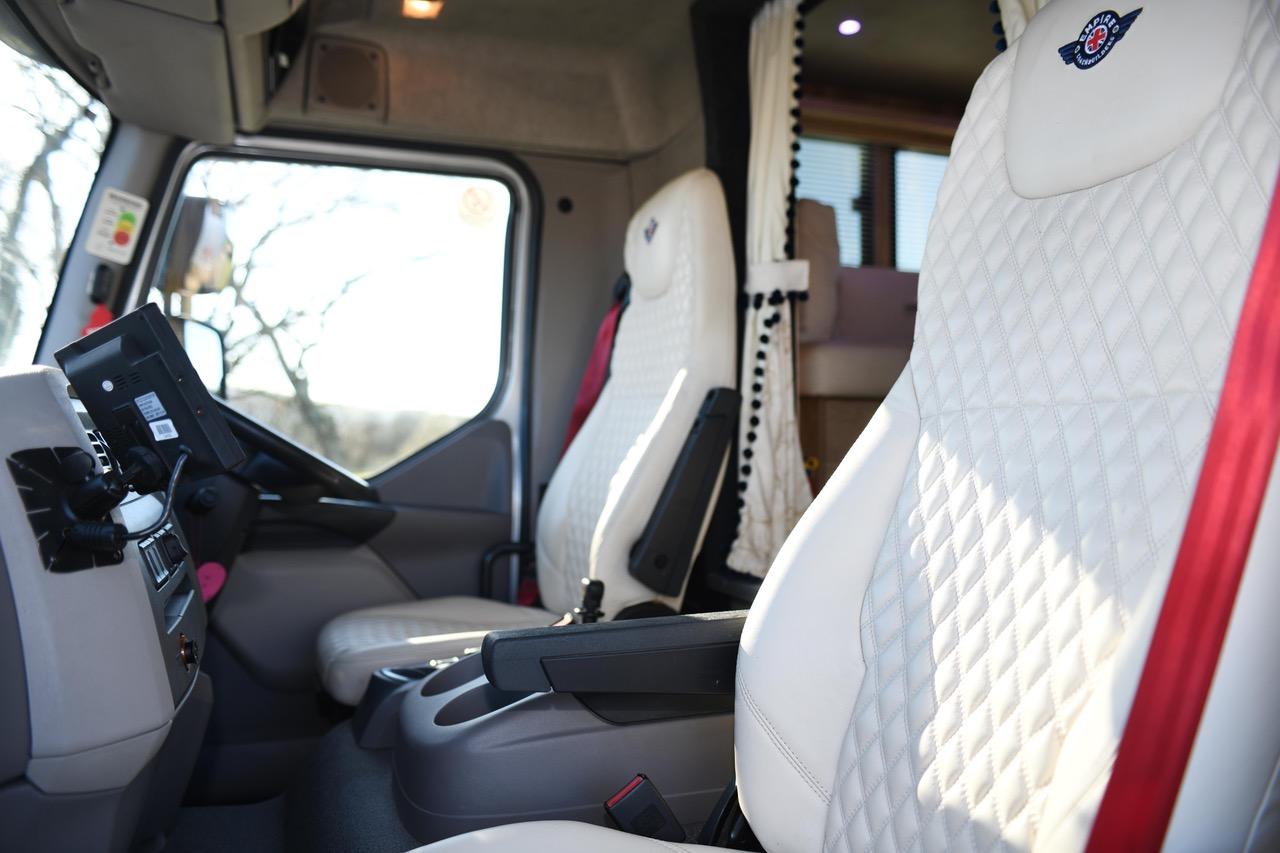 Empire Superior 18-tonne Luxury 5-stall, 6-berth Horsebox