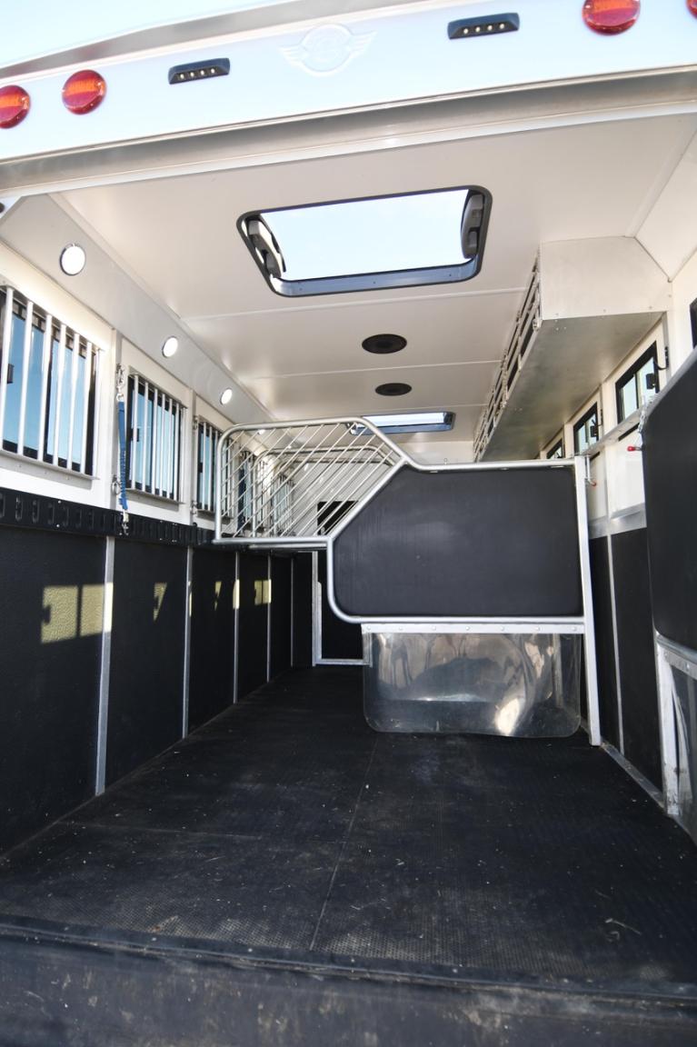 Empire Superior 18-tonne Luxury 5-stall, 6-berth Horsebox