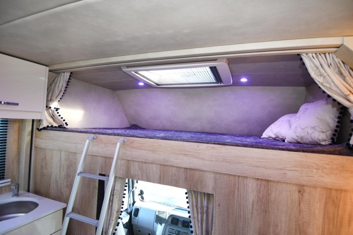 Empire Superior 18-tonne Luxury 5-stall, 6-berth Horsebox