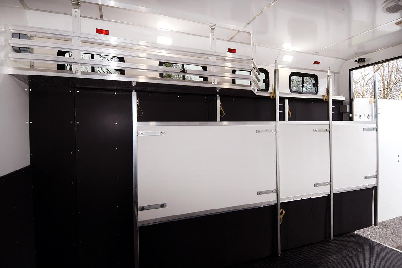 New-build Luxury 12-tonne DAF EQ-built horsebox. 4-stall / 6 berth