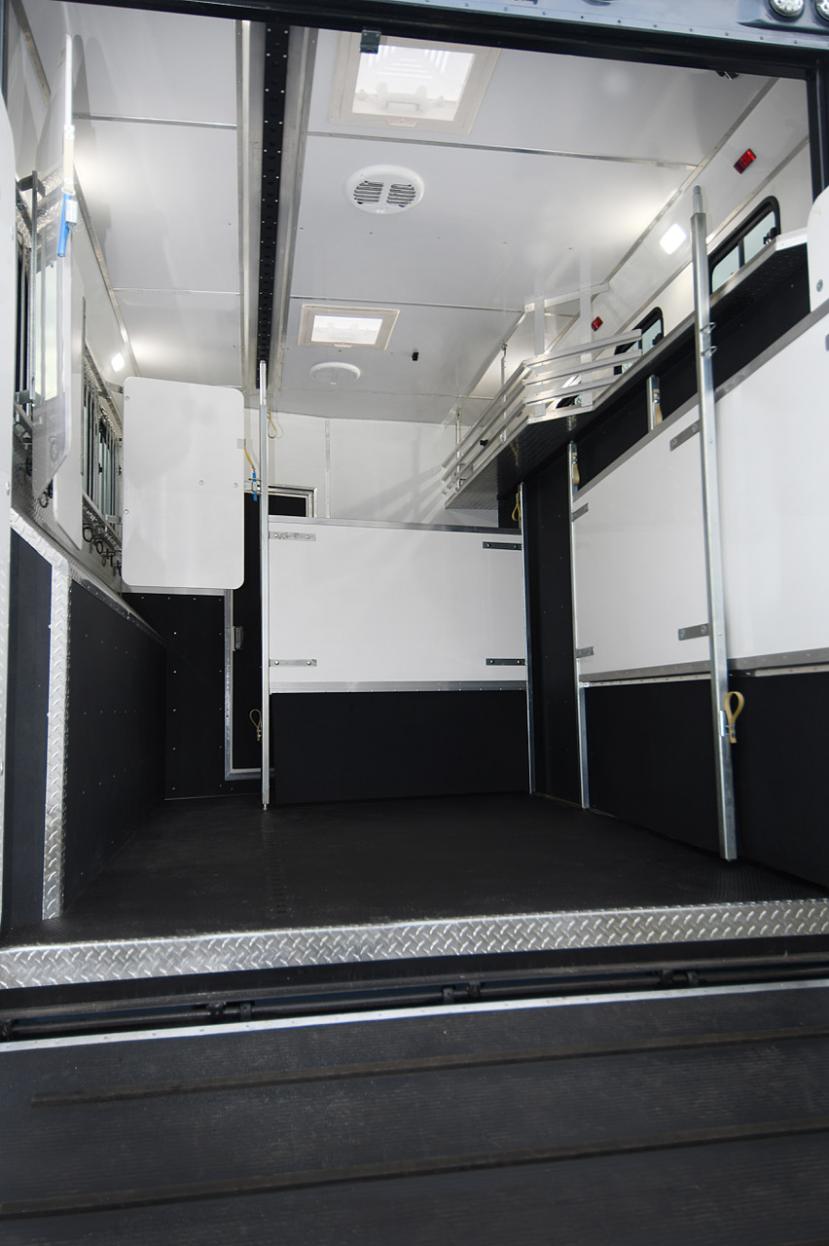 New-build Luxury 12-tonne DAF EQ-built horsebox. 4-stall / 6 berth