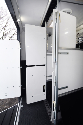 Luxury 18-tonne DAF EQ-built Horsebox with Side &amp; Rear Ramps - 7-8 stall / 4 berth