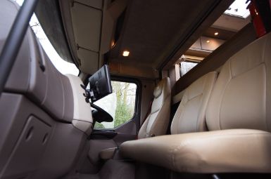 Luxury 18-tonne DAF EQ-built Horsebox with Side &amp; Rear Ramps - 7-8 stall / 4 berth