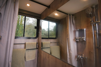 Luxury 18-tonne DAF EQ-built Horsebox with Side &amp; Rear Ramps - 7-8 stall / 4 berth