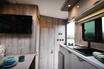Luxury 18-tonne DAF EQ-built Horsebox with Side &amp; Rear Ramps - 7-8 stall / 4 berth