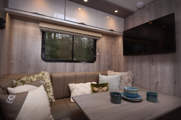 Luxury 18-tonne DAF EQ-built Horsebox with Side &amp; Rear Ramps - 7-8 stall / 4 berth