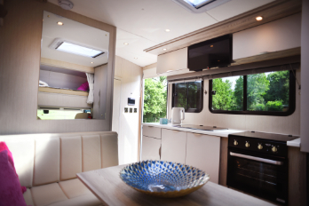 2025 EQ built Luxury 7.5 tonne horsebox. 3 stall. 4 berth