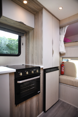 2025 EQ built Luxury 7.5 tonne horsebox. 3 stall. 4 berth