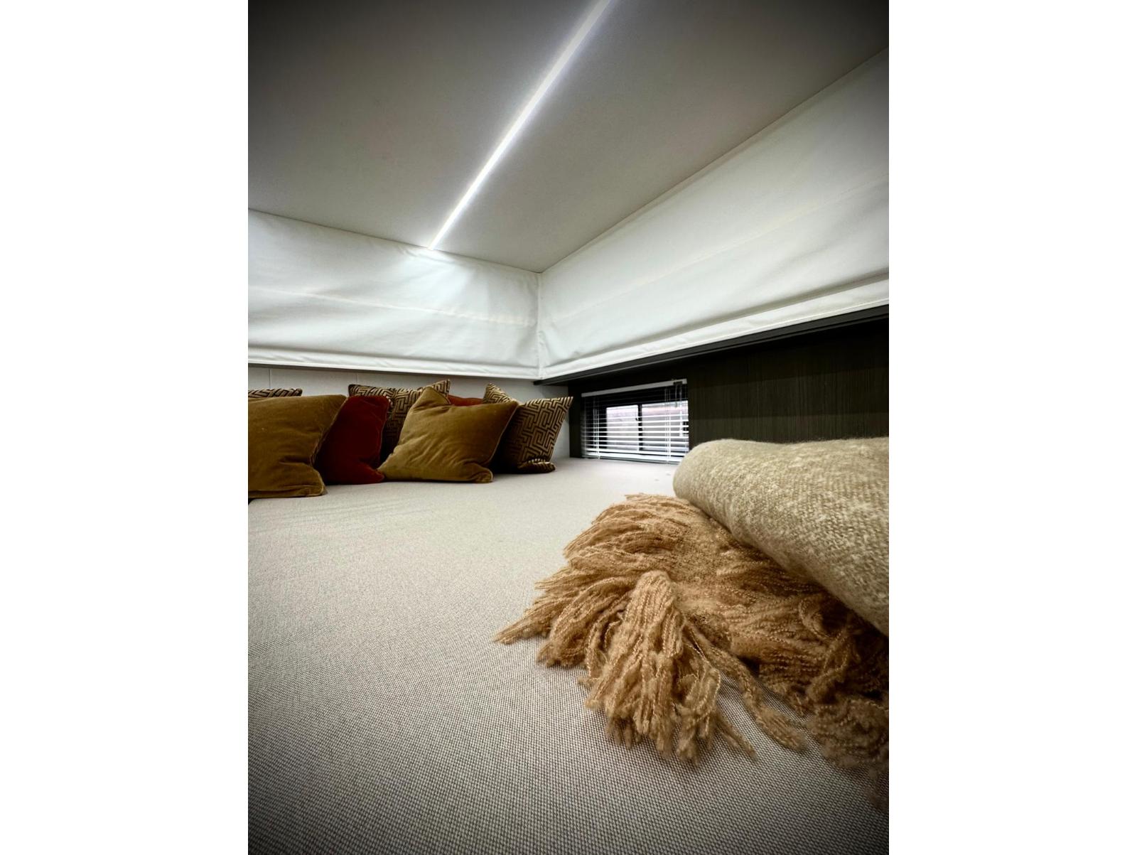 New build Scania Premium Luxury 26-tonne EQ-built horsebox. 5 stall / 6 berth