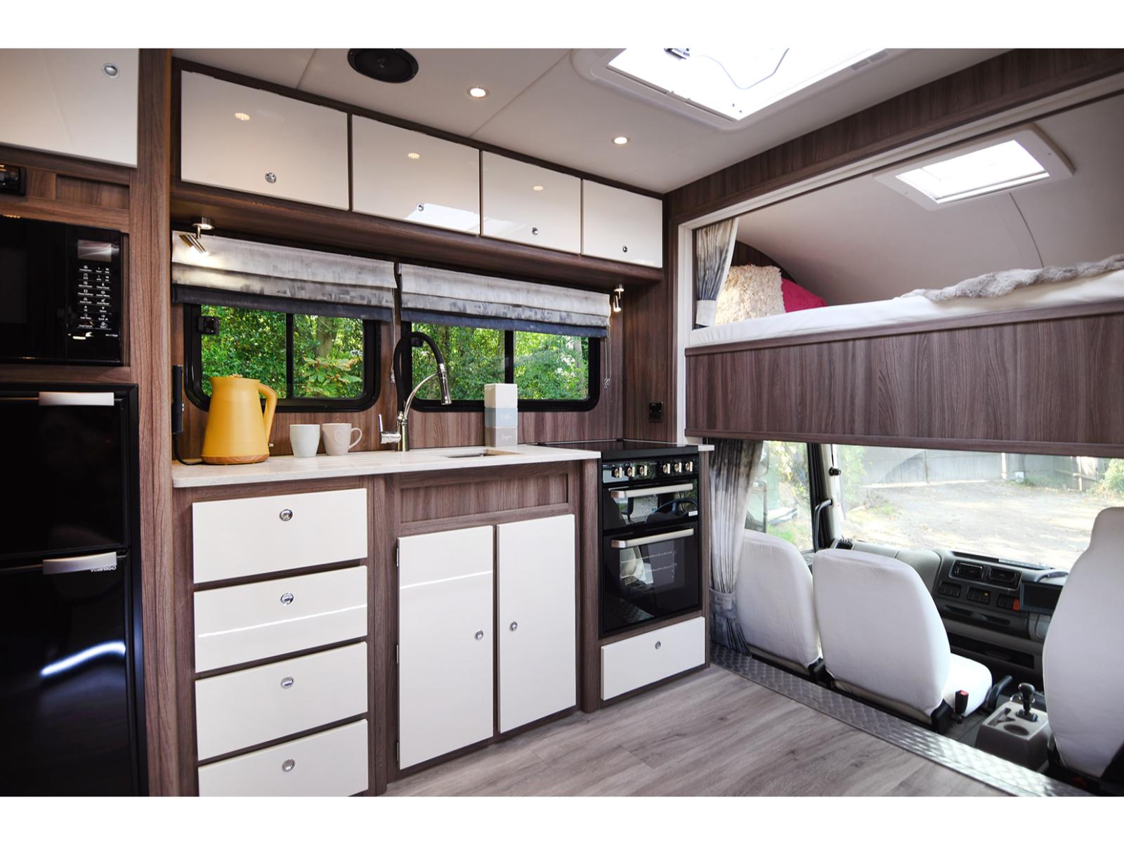 2022 EQ built 21-tonne 3-axle 5 large stall, 6 berth Luxury horsebox