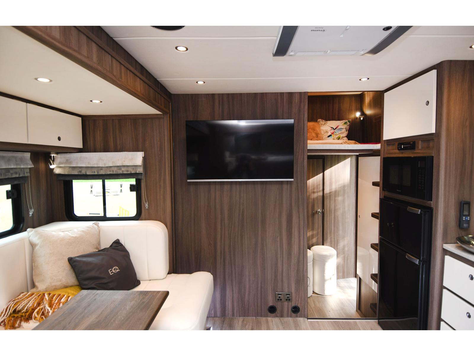 2022 EQ built 21-tonne 3-axle 5 large stall, 6 berth Luxury horsebox