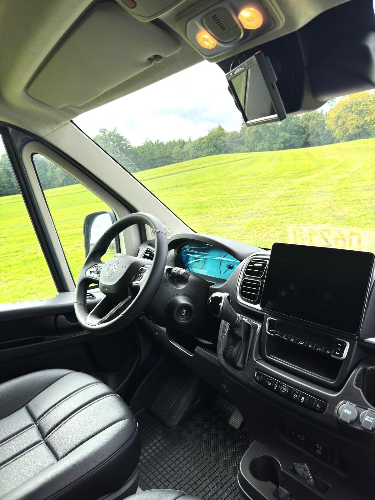 New-build LHD Citroen 3.5-tonne Professional horsebox. 2 stall