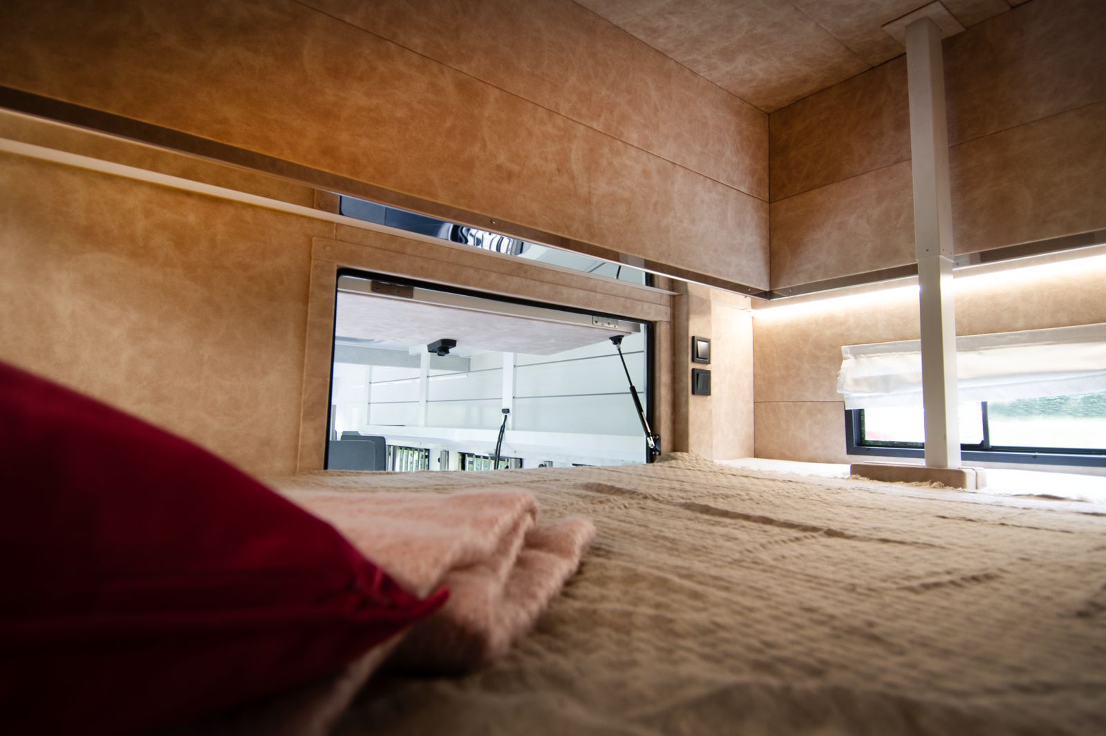 New build LHD Scania S460 Premium Luxury 26-tonne EQ-built horsebox. 6 stall / 6 berth