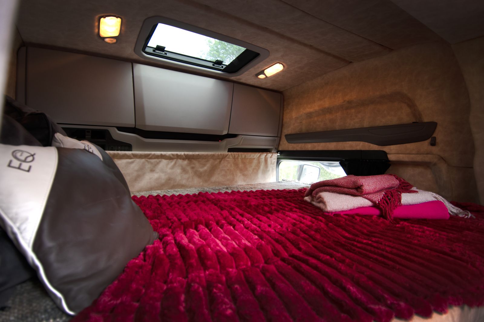 New build LHD Scania S460 Premium Luxury 26-tonne EQ-built horsebox. 6 stall / 6 berth