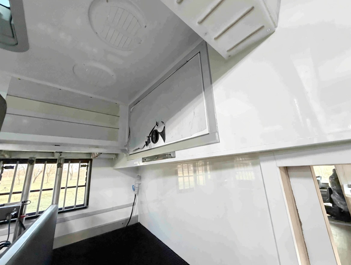 New build LHD Scania S460 Premium Luxury 26-tonne EQ-built horsebox. 6 stall / 6 berth